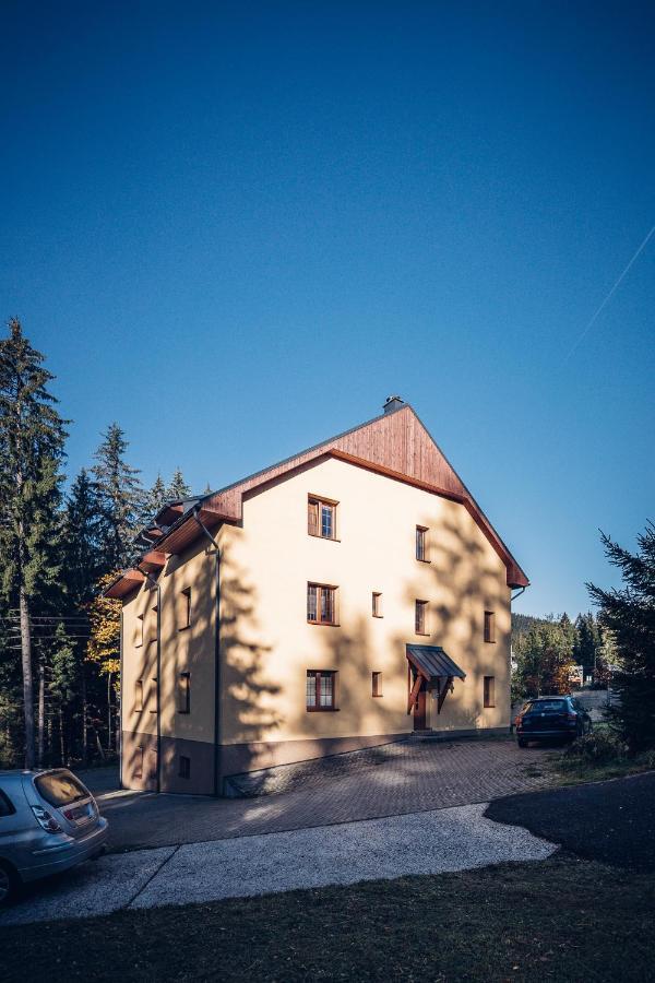 Apartmany Domino Zelezna Ruda Exterior photo