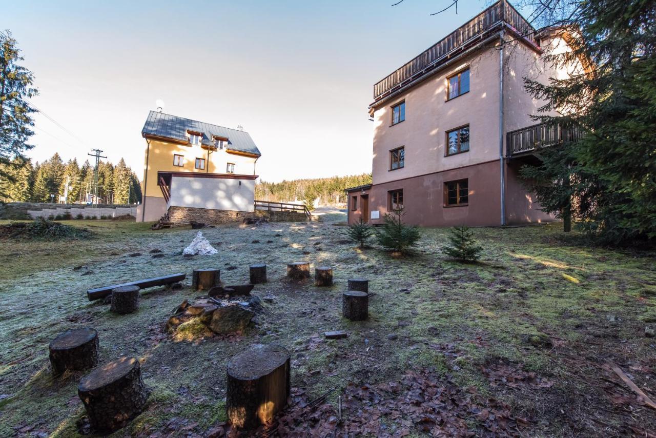 Apartmany Domino Zelezna Ruda Exterior photo