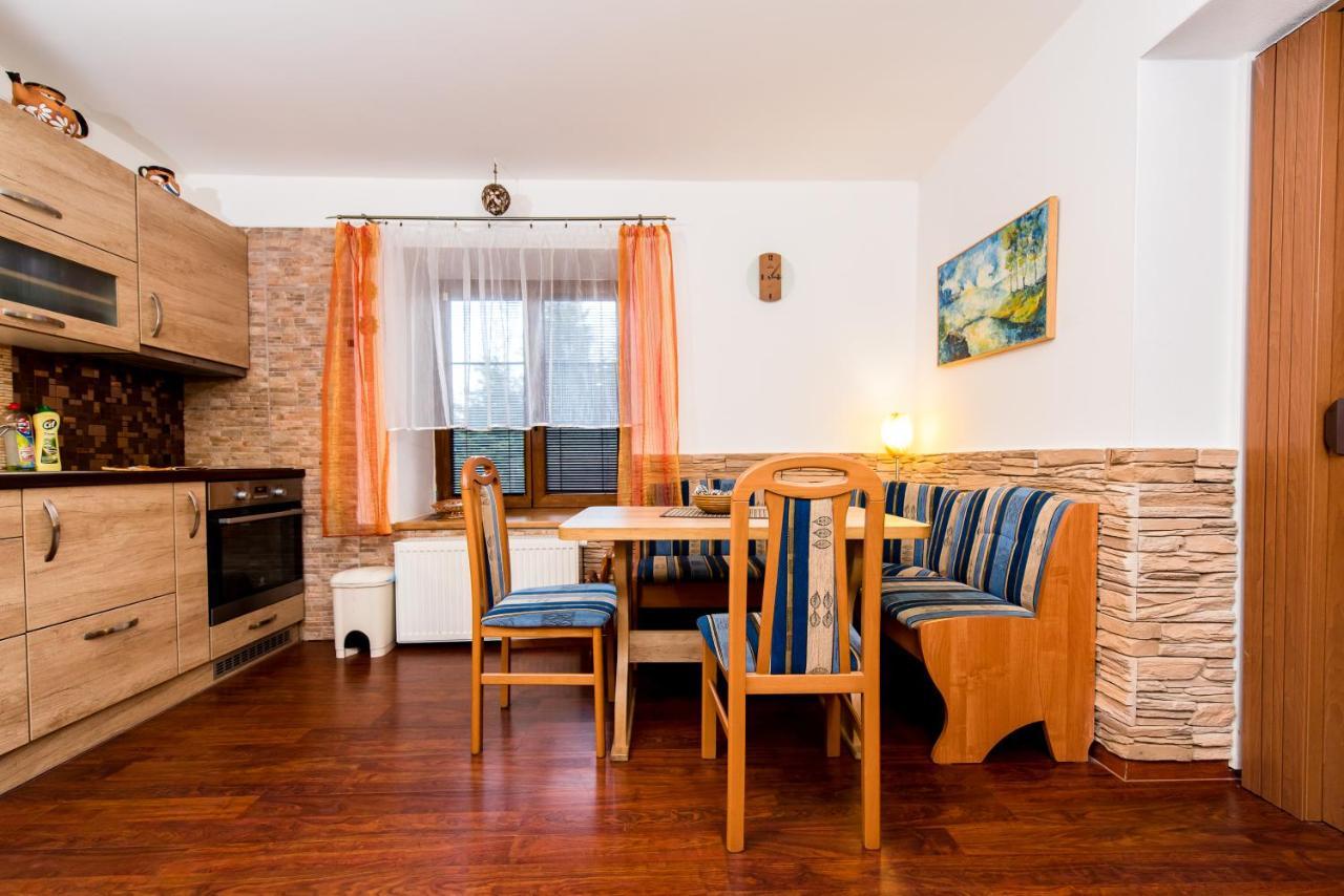 Apartmany Domino Zelezna Ruda Exterior photo